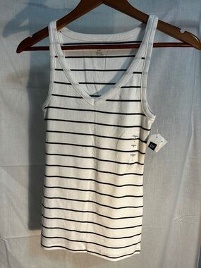 Gap Stretch White Black Striped Ribbed V-Neck Tank Top Size Small NWT